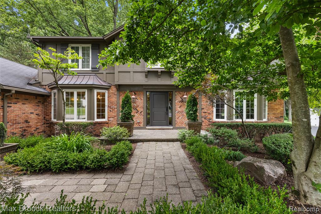 4627 Sunningdale Drive, Bloomfield Hills, MI 48302 — front exterior