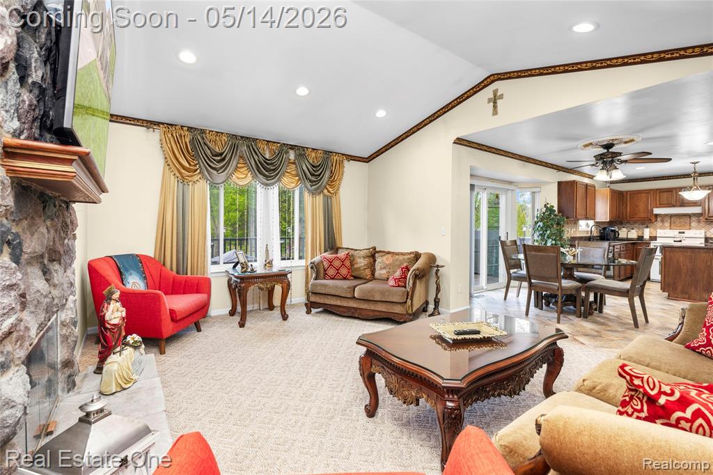 865 Drakeshire Drive, Commerce Twp, MI 48390 — Photo 34