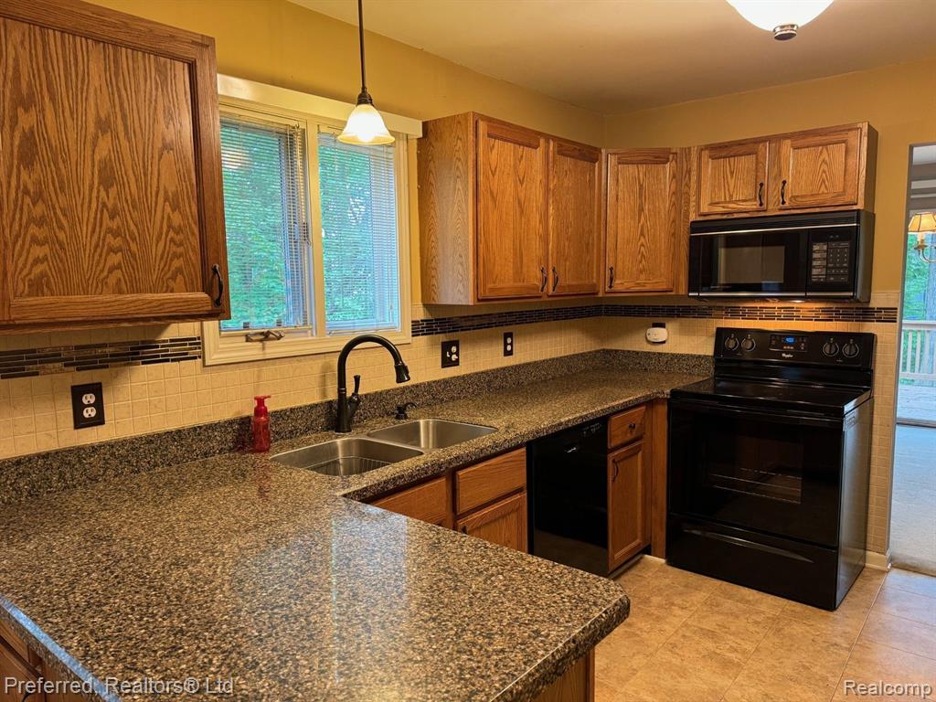 41946 SARATOGA Circle, Canton, MI 48187 — Photo 13