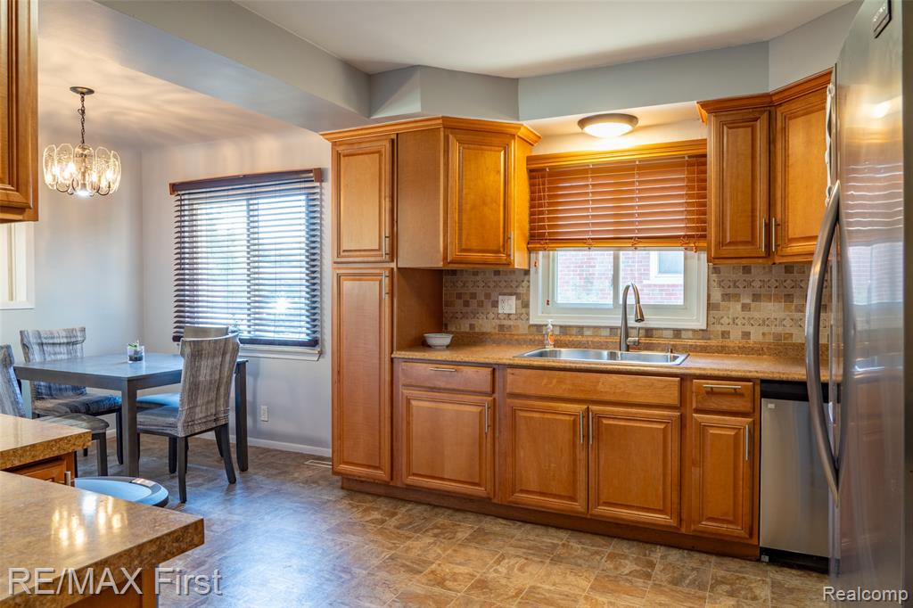 7257 State Park, Center Line, MI 48015 — Photo 13