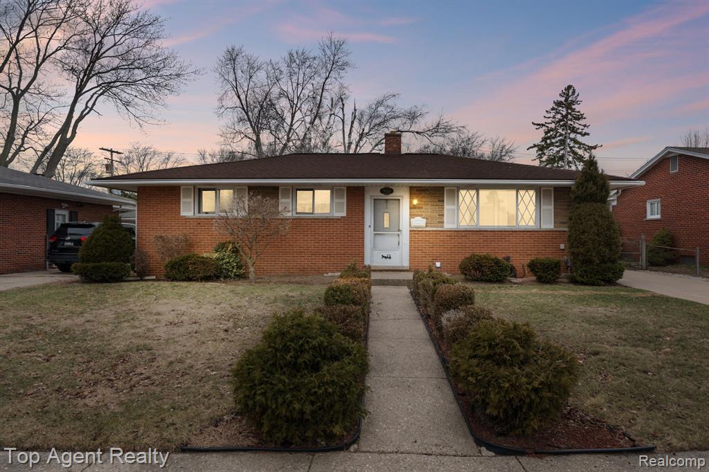 9001 Shannon Drive, Sterling Heights, MI 48314 — Photo 2