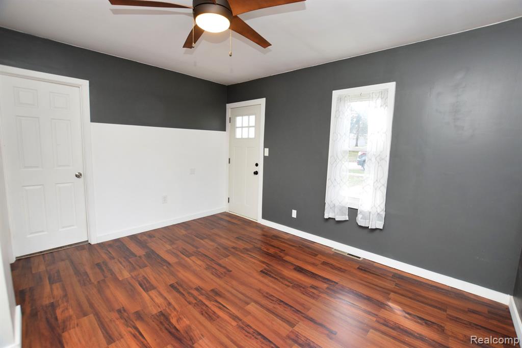 716 GRANT Street, Fenton, MI 48430 — Photo 3