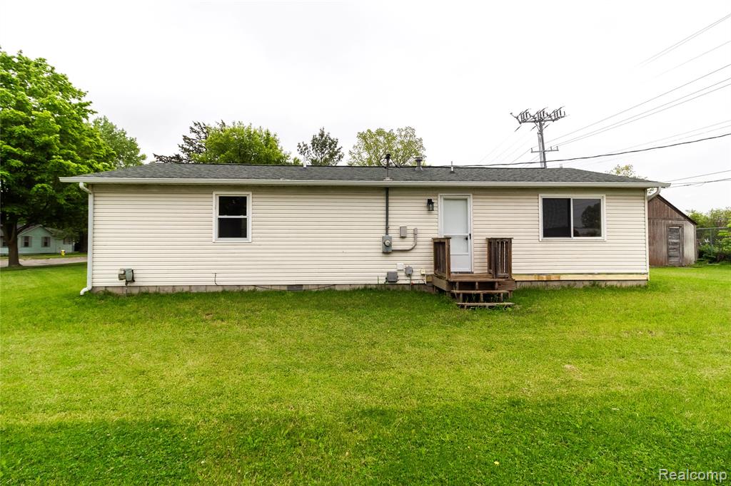 519 S Elm Street, Lapeer, MI 48446 — Photo 3