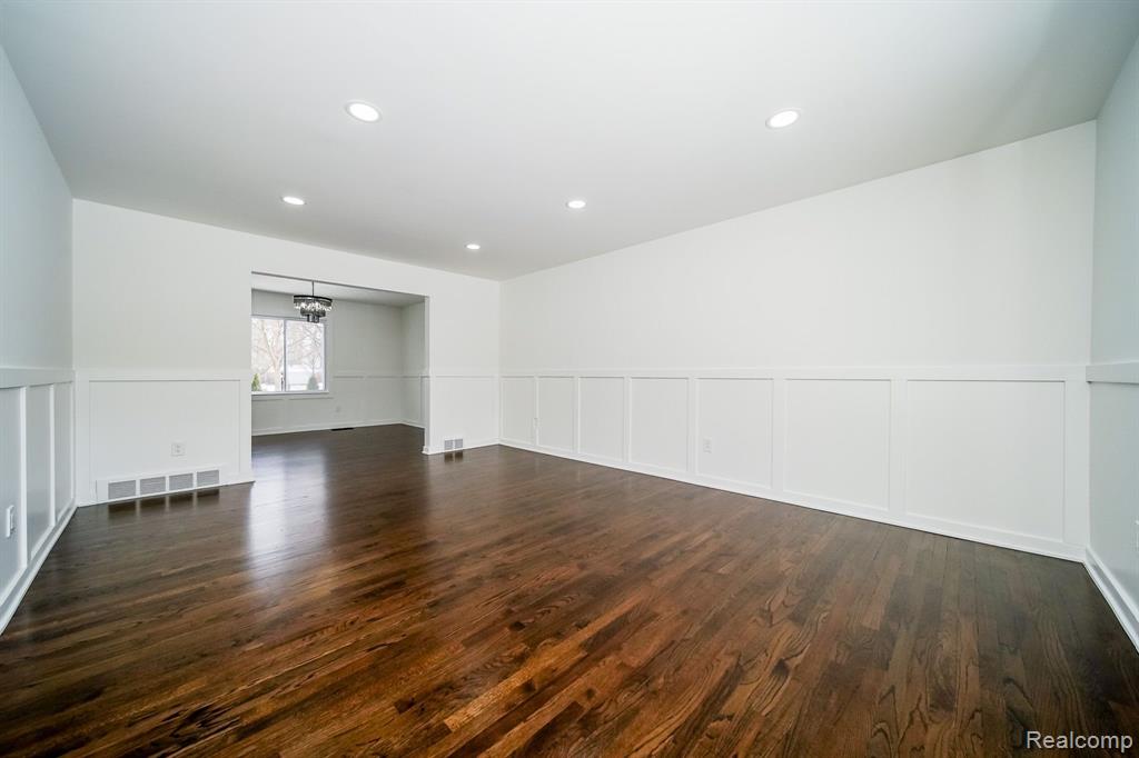 7359 SAINT AUBURN Drive, Bloomfield Hills, MI 48301 — Photo 29