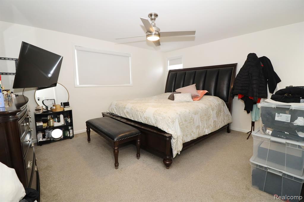 693 CRONIN Drive, Dearborn Heights, MI 48127 — Photo 19