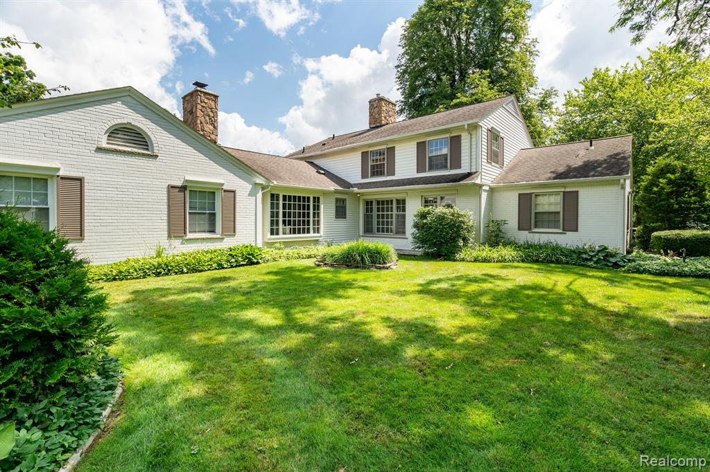 555 N GLENGARRY Road, Bloomfield Hills, MI 48301 — Photo 23
