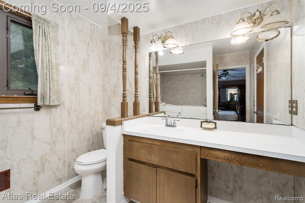 8557 Henderson Road, Goodrich Vlg, MI — Photo 30