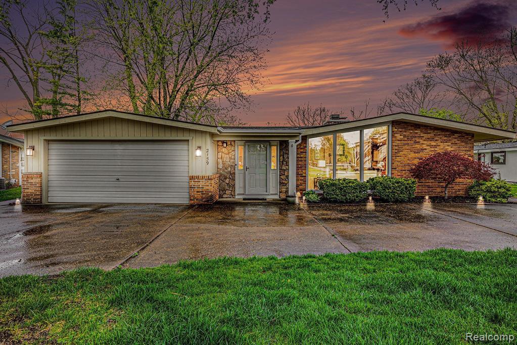 2159 HELMSFORD Drive, Wolverine Lake, MI 48390 — Photo 3