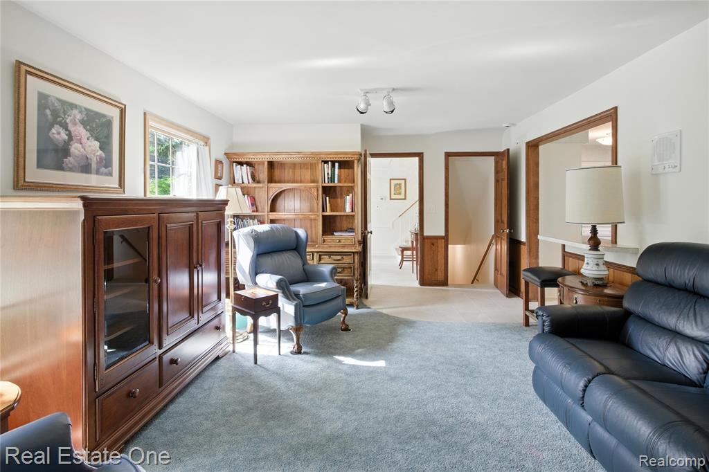 604 Longford Drive, Rochester Hills, MI 48309 — Photo 12