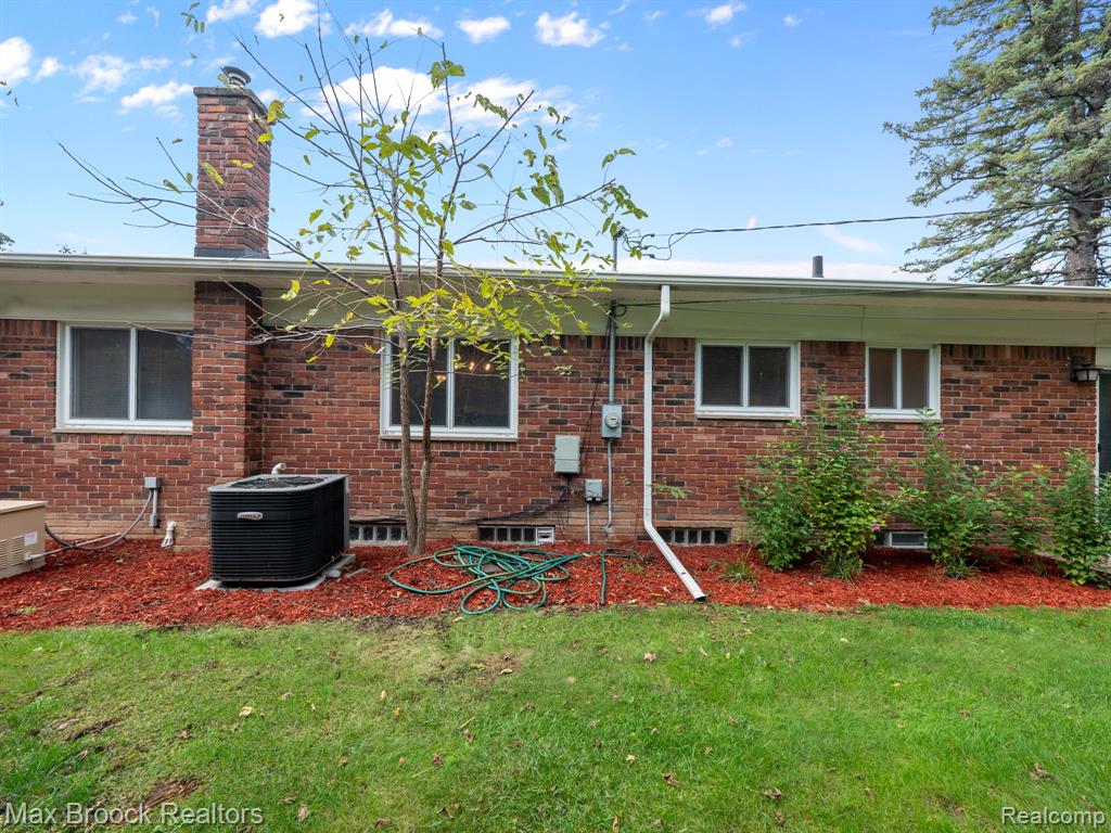 6769 Heather Heath, West Bloomfield, MI — Photo 35