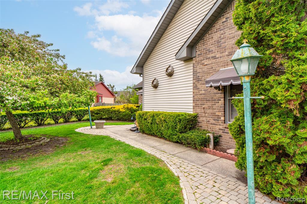 47799 Farmbrook Court, Chesterfield, MI — Photo 11