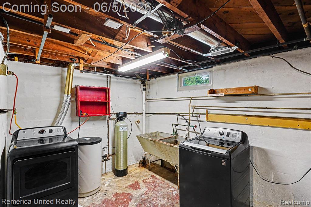 1024 Lee Street, Fenton, MI 48430 — Photo 17