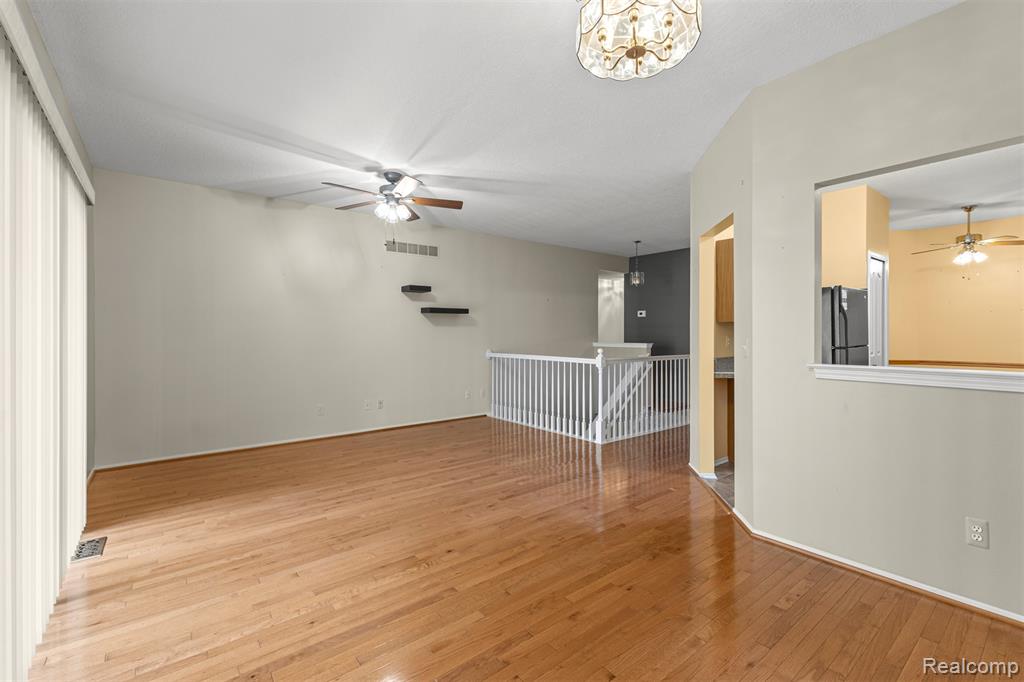 6546 Quail Run Circle, Westland, MI — Photo 10