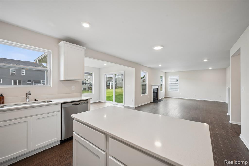 713 Whisperwood Way, Chelsea, MI 48118 — Photo 8