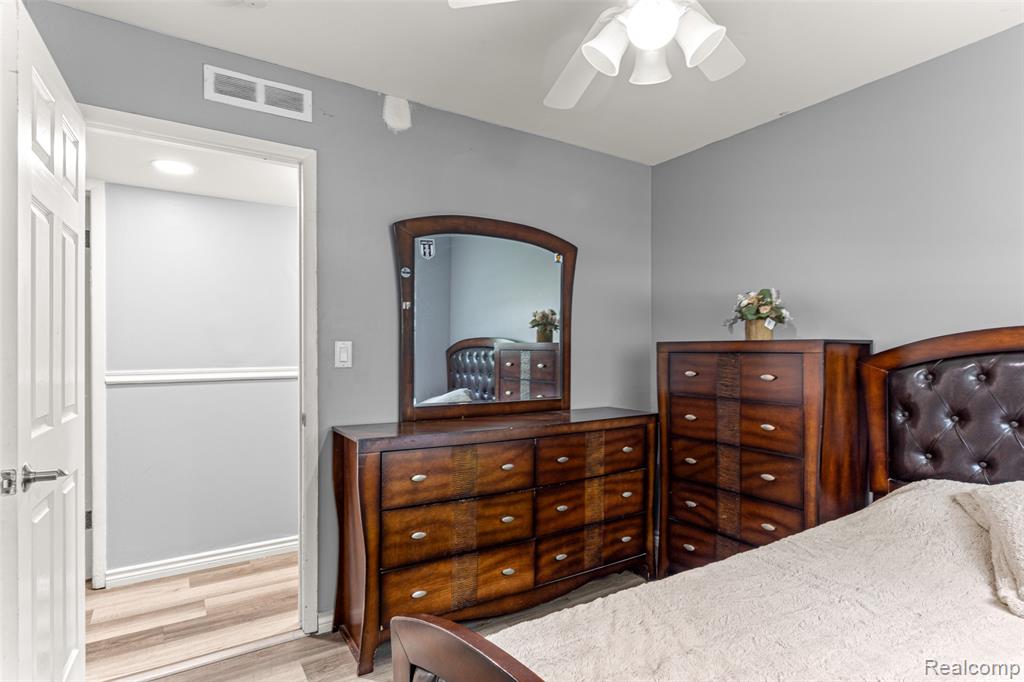 8039 Nightingale Street, Dearborn Heights, MI 48127 — Photo 18