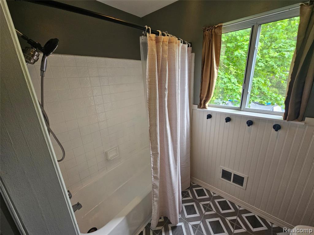 1210 Bay Ridge, Highland, MI 48356 — Photo 12