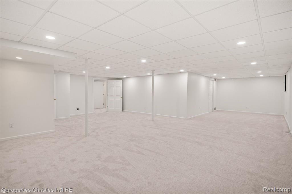 2459 HICKORY GLEN Drive, Bloomfield Hills, MI 48304 — Photo 32