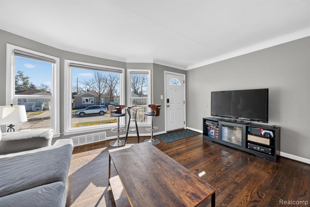 438 W Brockton Avenue, Madison Heights, MI 48071 — Photo 10