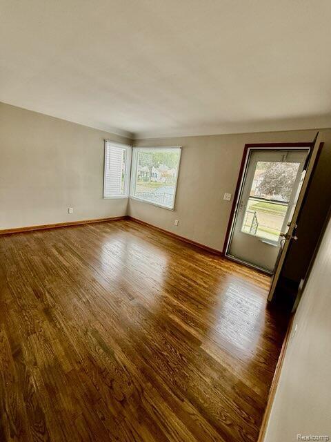 560 E ANNABELLE Avenue, Hazel Park, MI 48030 — Photo 2
