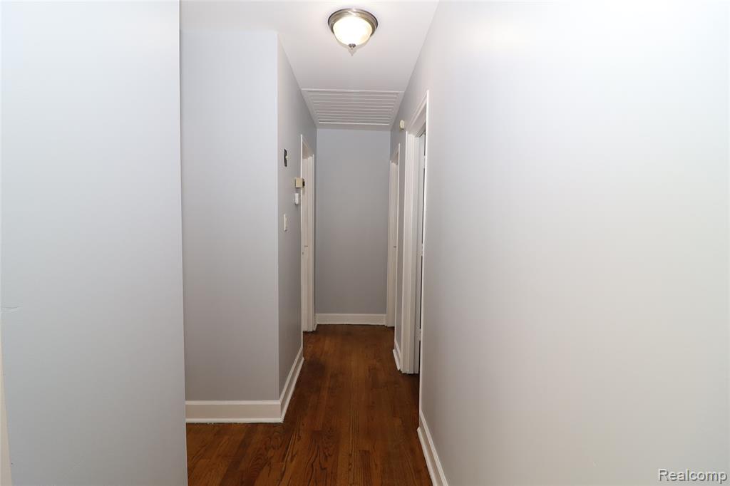 8555 Berwyn, Dearborn Heights, MI 48127 — Photo 20