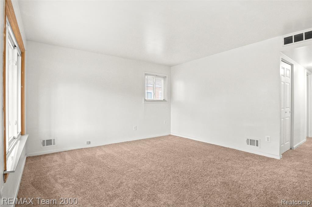 5027 Lincoln Boulevard, Dearborn Heights, MI 48125 — Photo 10