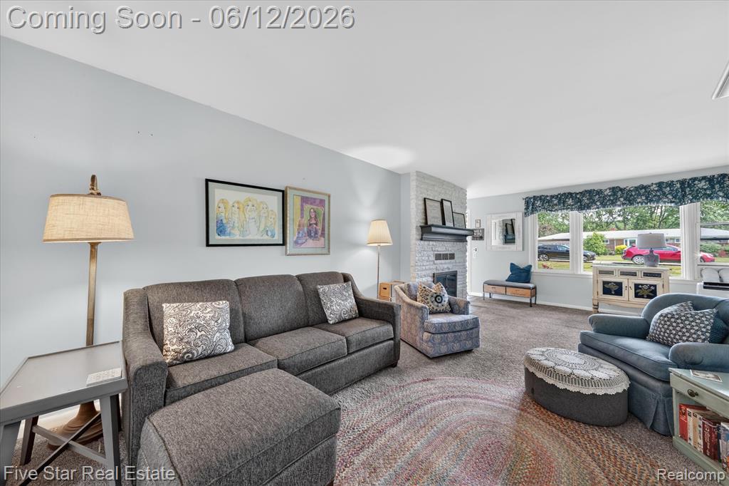 82 E Hurst Drive, Troy, MI 48085 — Photo 11