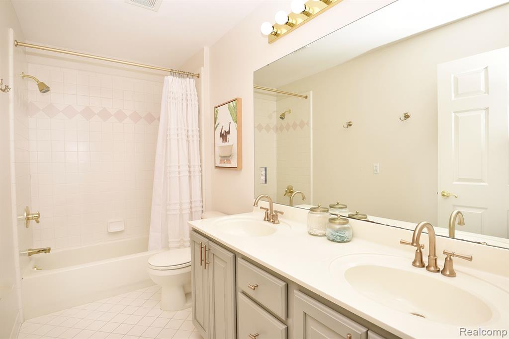 8284 BROOKSTONE Lane, Clarkston, MI 48348 — Photo 25