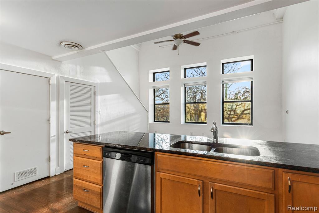 609 E Kirby Street, Detroit, MI 48202 — Photo 10