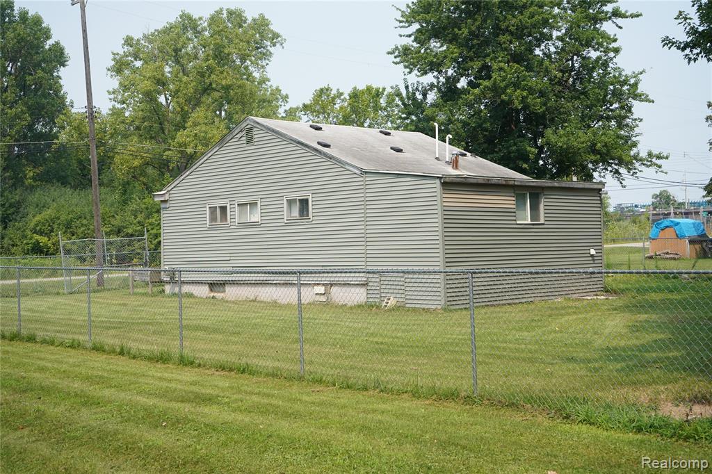 5462 Harry Street, Flint, MI 48505 — Photo 9
