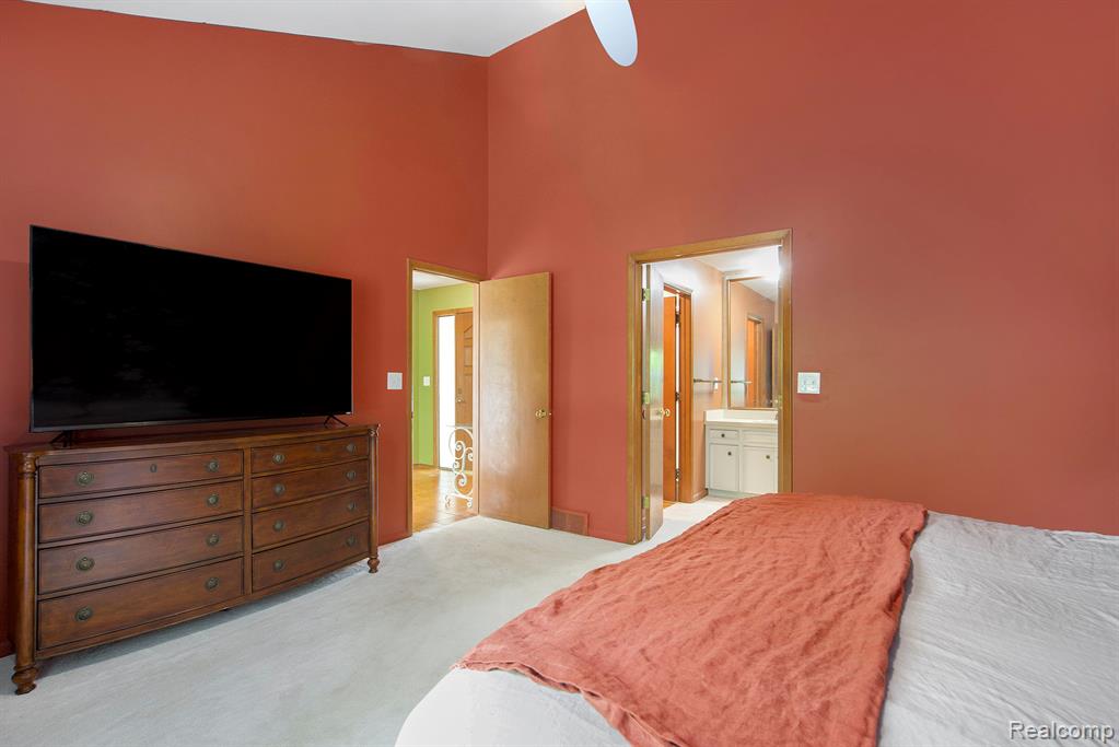 9818 BURNING TREE Drive, Grand Blanc, MI 48439 — Photo 29