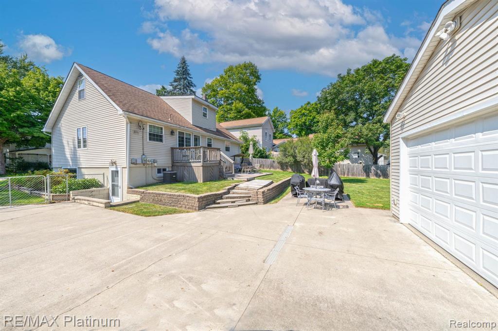 303 BRISTOL Street S, Almont, MI 48003 — Photo 5