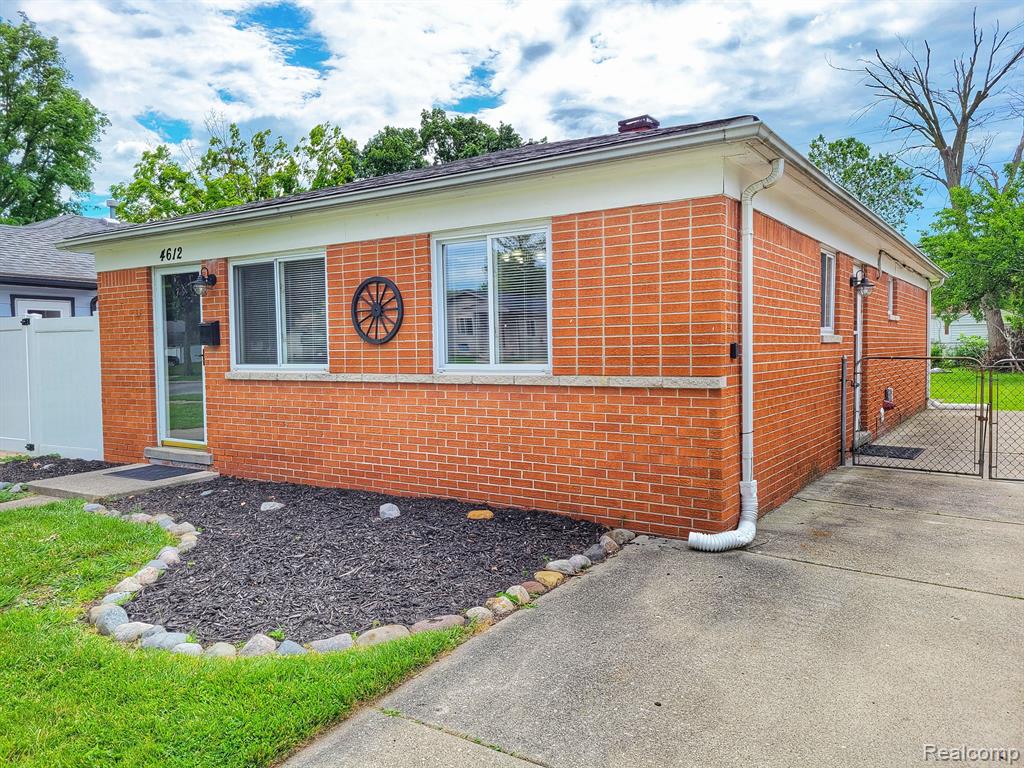 4612 KATHERINE Street, Dearborn Heights, MI 48125 — Photo 3