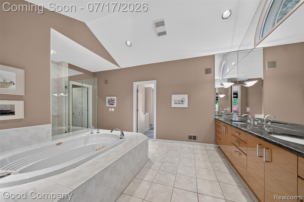 6698 Carlyle Court, West Bloomfield, MI — Photo 18