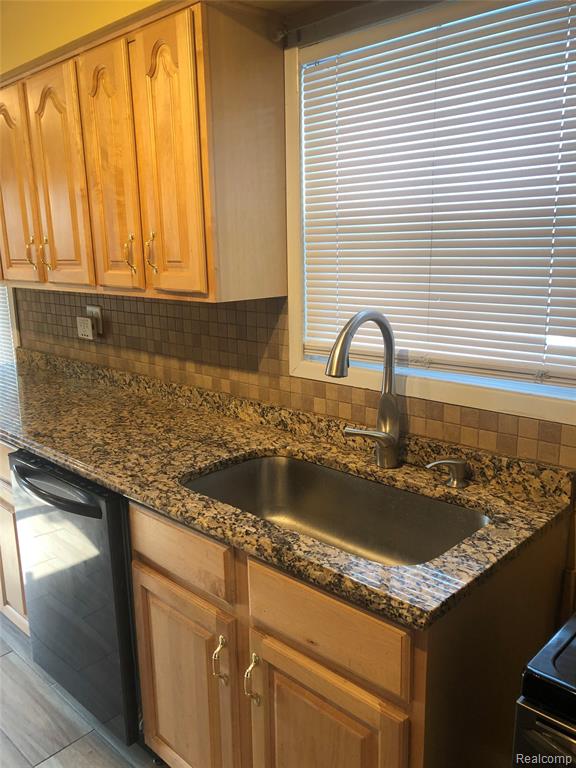 4715 CULVER Street, Dearborn Heights, MI 48125 — Photo 17