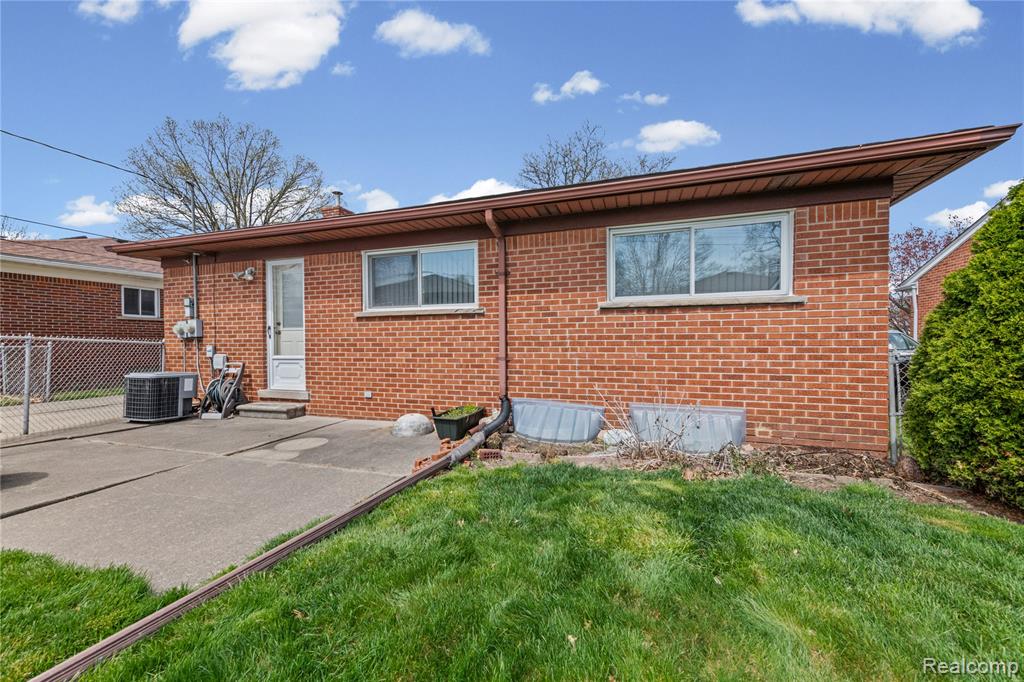 25629 Ridgeway Street, Dearborn Heights, MI 48127 — Photo 31