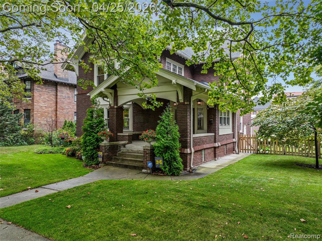 658 Pallister, Detroit, MI 48202 — Photo 4