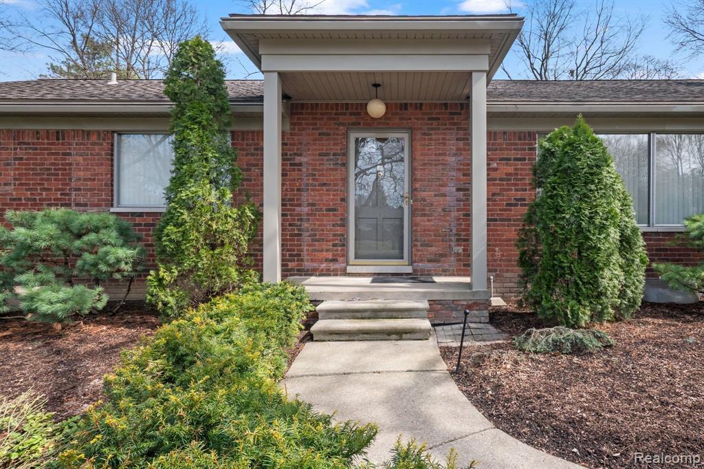 5889 ORCHARD BEND Road, Bloomfield Hills, MI 48301 — Photo 5