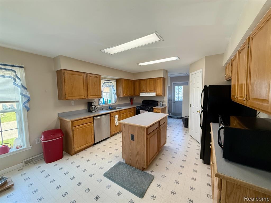 8205 Harrow Court, Northville, MI 48167 — Photo 18