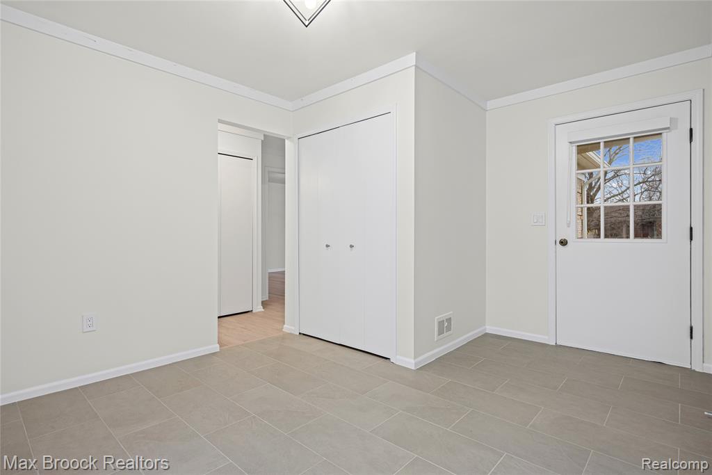 28977 Lake Park Dr. Drive, Farmington, MI 48331 — Photo 10
