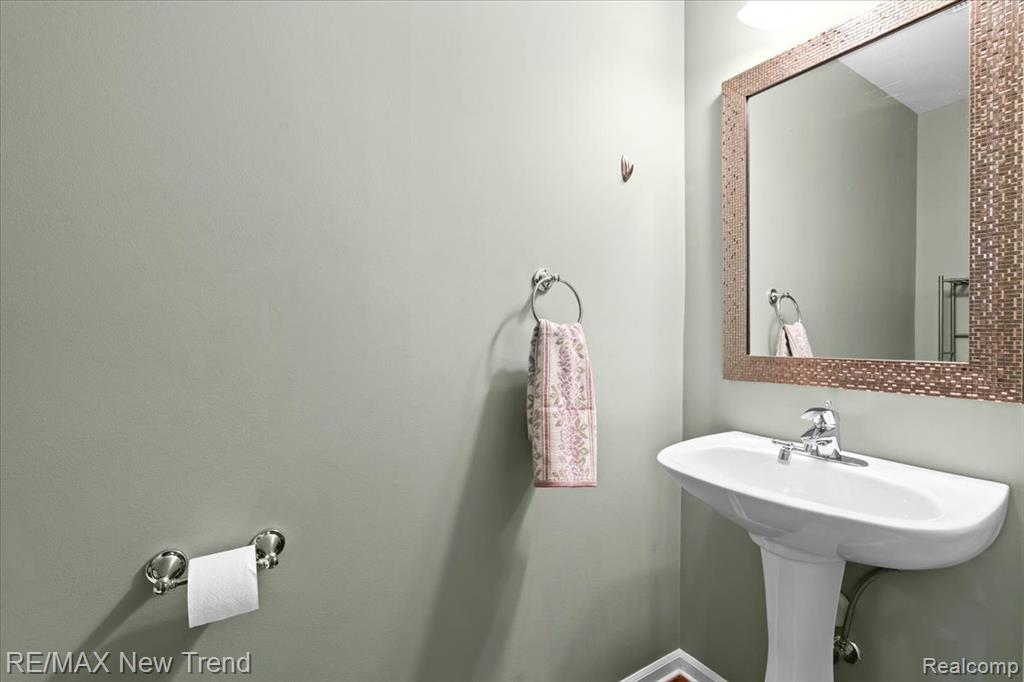 662 Village Lane, Milford, MI 48381 — Photo 18