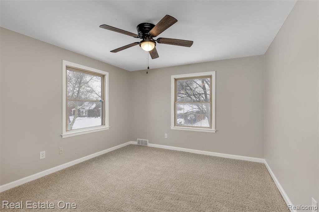 19196 Berden Street, Grosse Pointe, MI 48236 — Photo 22
