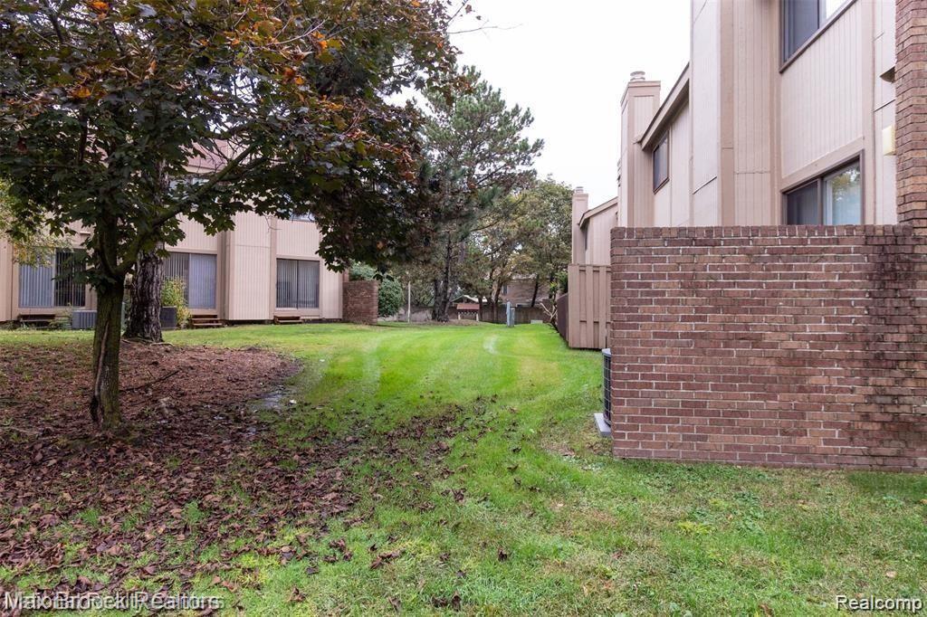 5252 WRIGHT WAY E, West Bloomfield, MI — Photo 21