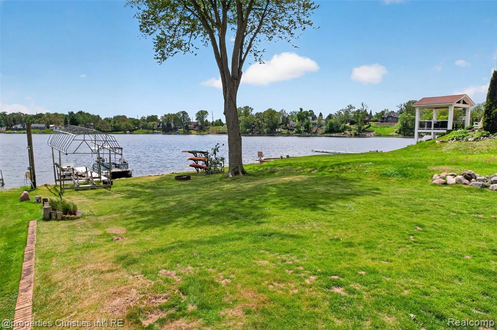 10219 Lakeside Drive, White Lake, MI — Photo 7