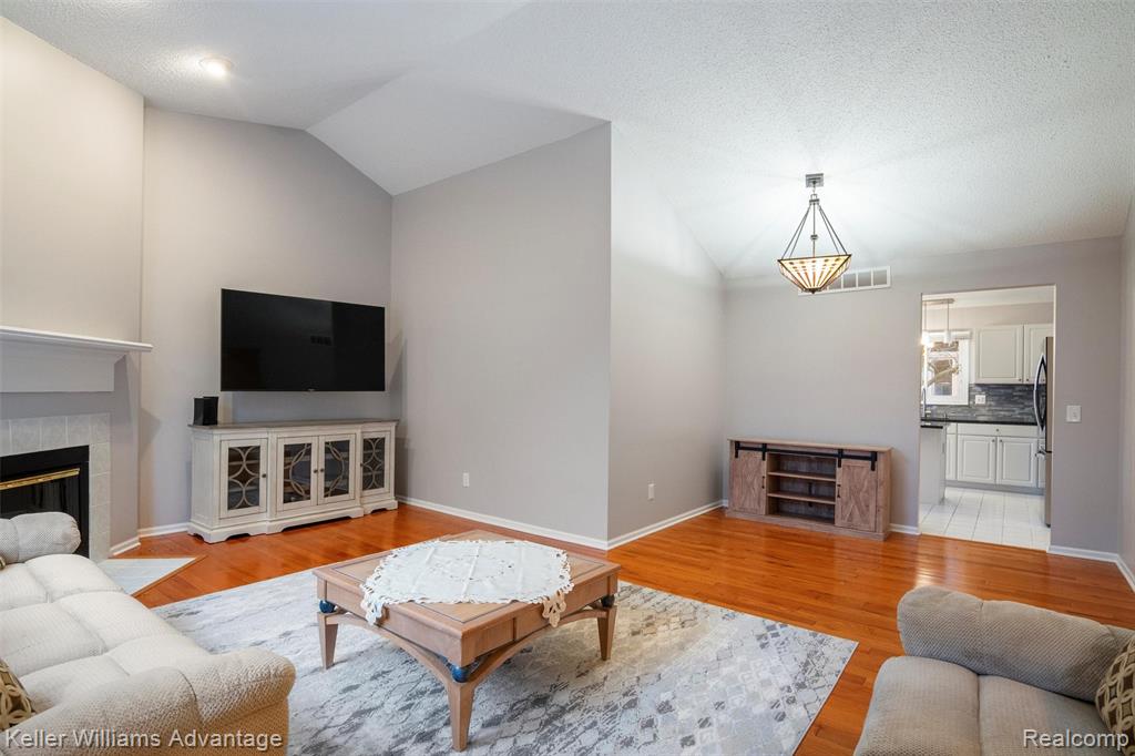 35173 Knollwood Lane, Farmington, MI 48335 — Photo 11