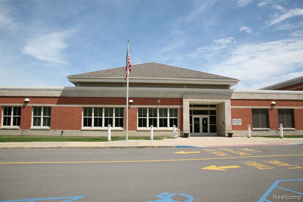 717 W 12 MILE Road, Royal Oak, MI 48073 — Photo 38