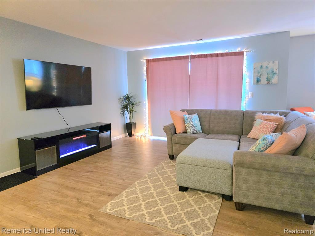 10228 Nancys Boulevard, 40, Grosse Ile, MI 48138 — Photo 11