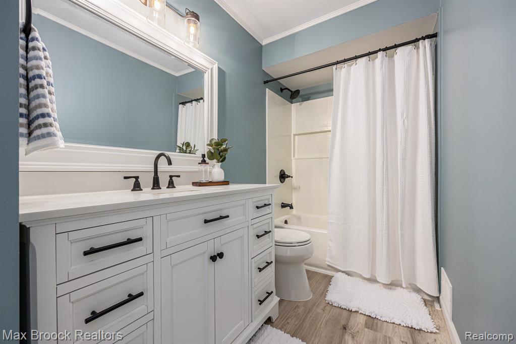 6604 Doyon Drive N, Waterford, MI 48327 — Photo 16
