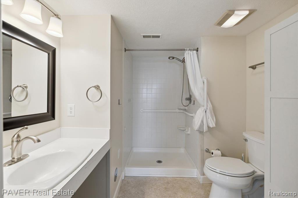 1565 WEATHERSTONE Drive, Ann Arbor, MI 48108 — Photo 30