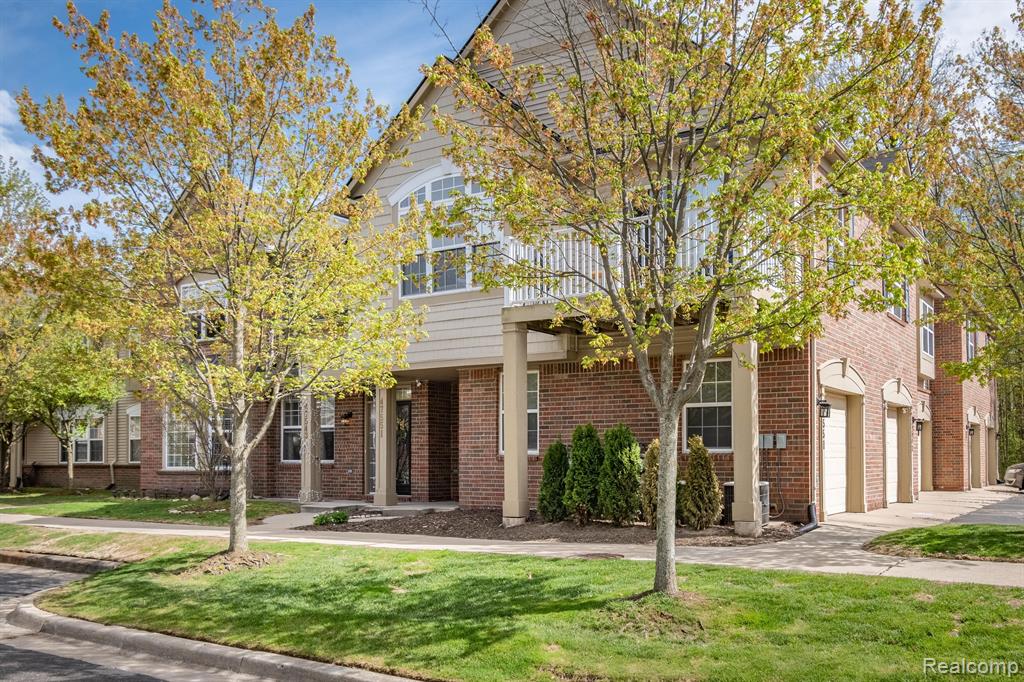 47543 PEMBROKE Drive, Canton, MI 48188 — Photo 2