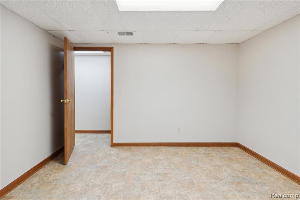175 ESSEX Lane, Canton, MI 48187 — Photo 37